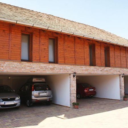 Vararok Apartman Gyula Εξωτερικό φωτογραφία