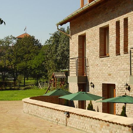 Vararok Apartman Gyula Εξωτερικό φωτογραφία