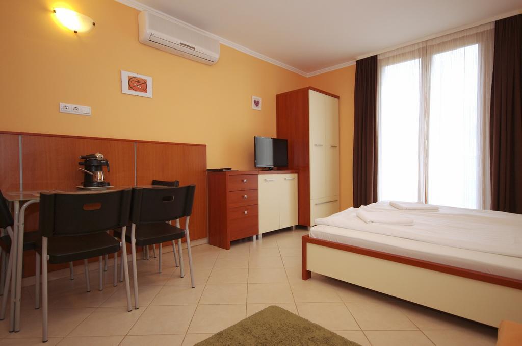 Vararok Apartman Gyula Εξωτερικό φωτογραφία