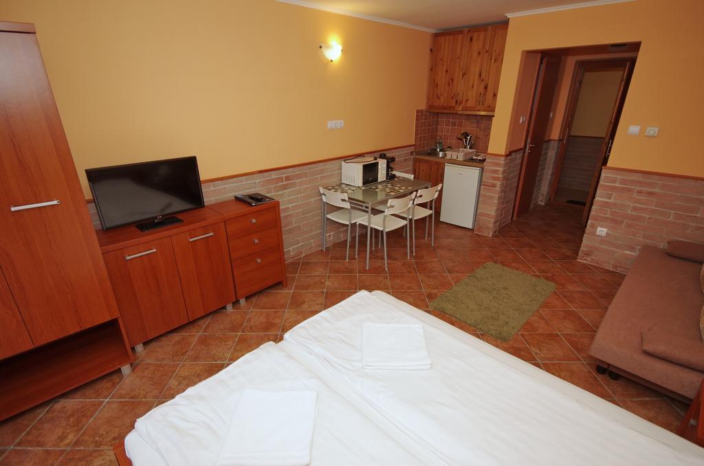 Vararok Apartman Gyula Εξωτερικό φωτογραφία