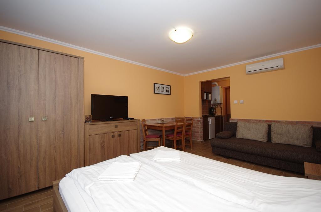 Vararok Apartman Gyula Εξωτερικό φωτογραφία