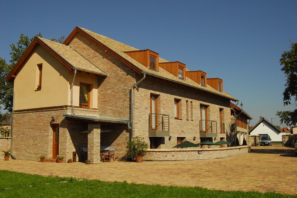 Vararok Apartman Gyula Εξωτερικό φωτογραφία