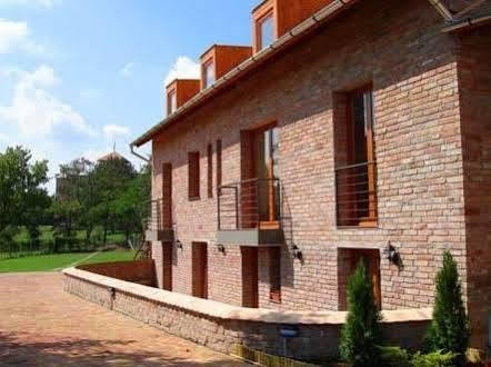 Vararok Apartman Gyula Εξωτερικό φωτογραφία