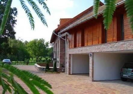 Vararok Apartman Gyula Εξωτερικό φωτογραφία